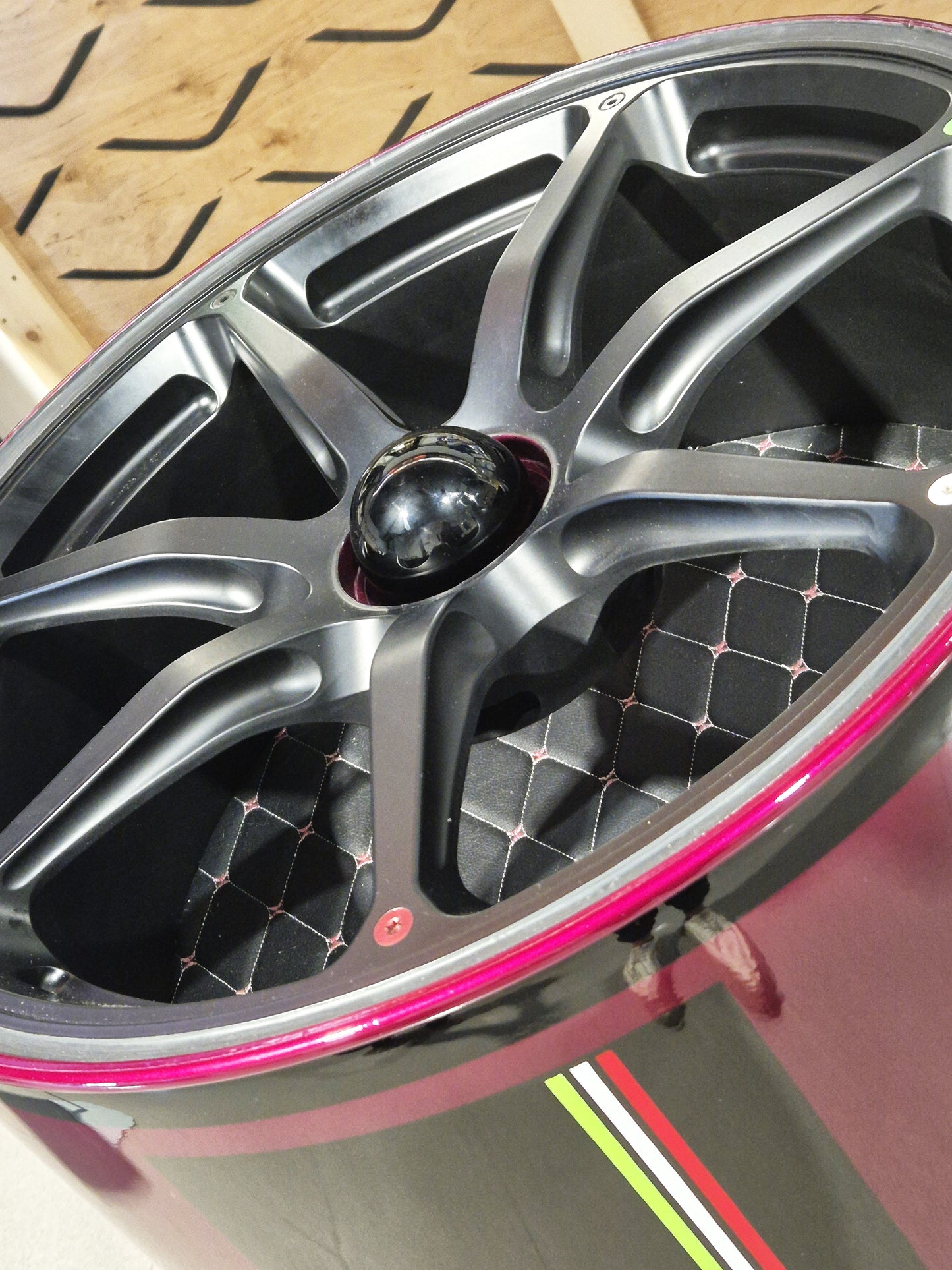 L'AVENTATADOR VIOLA BAST